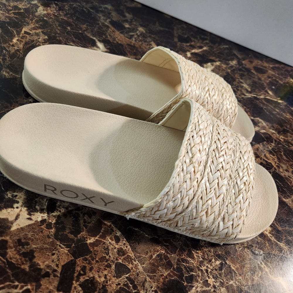 Roxy straw slides